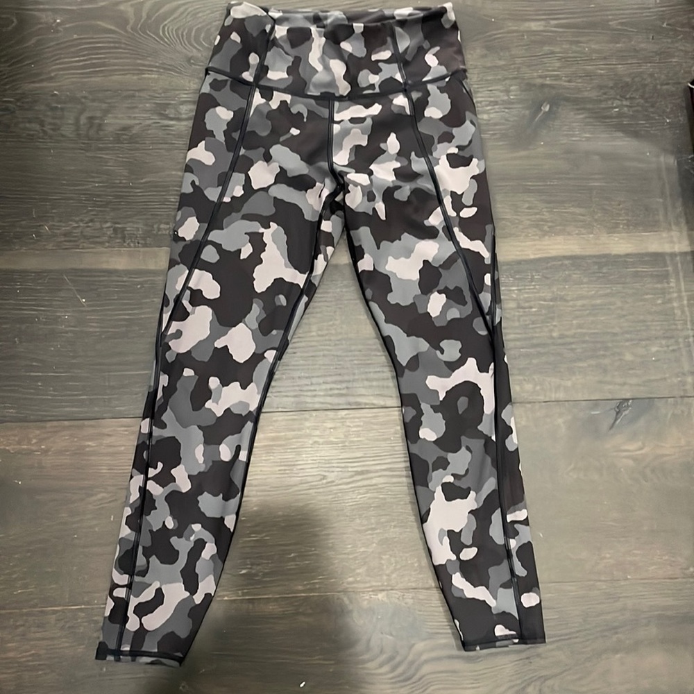 Athleta | Leggings 7/8, NWOT, Camo